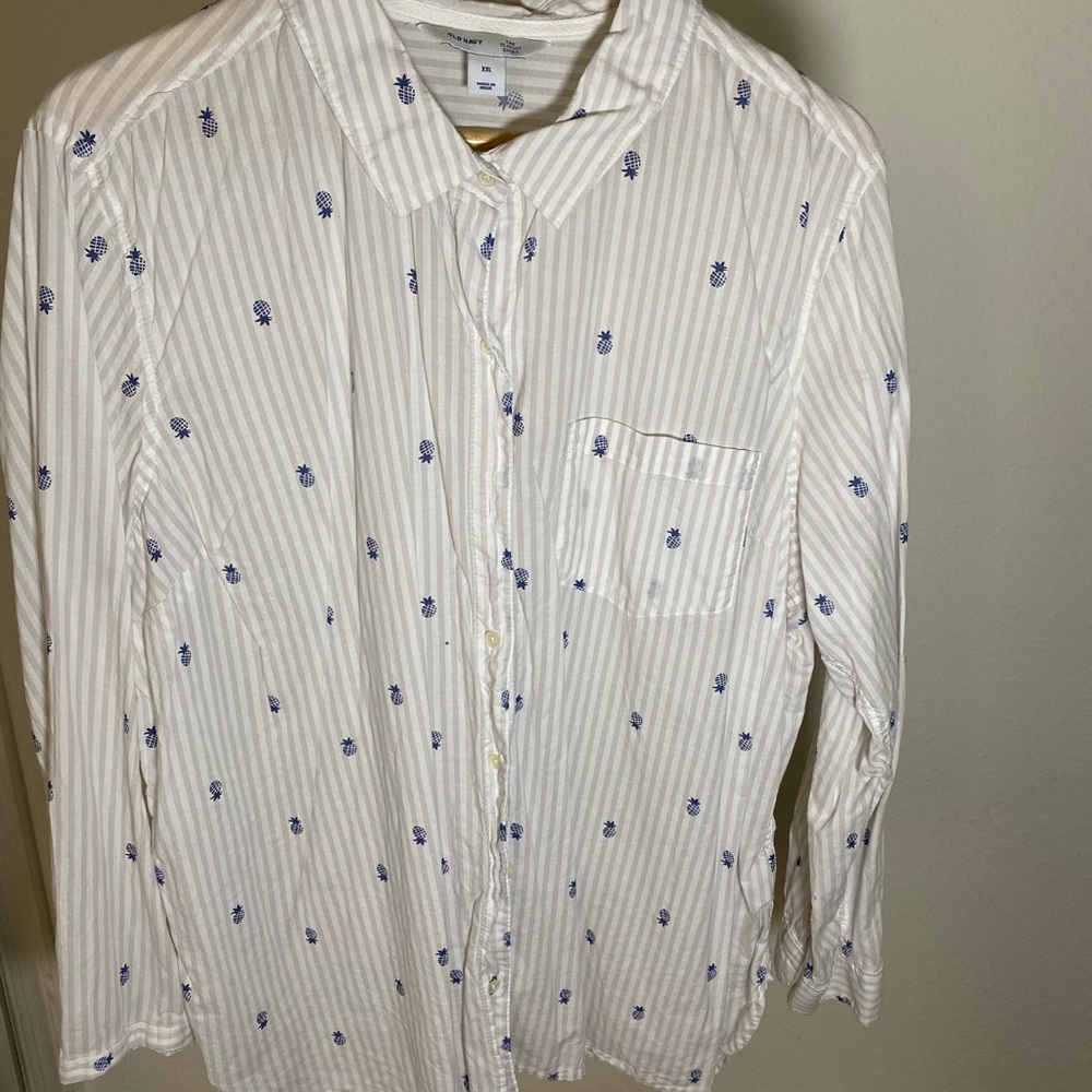xL old navy button down top with blue pineapple print